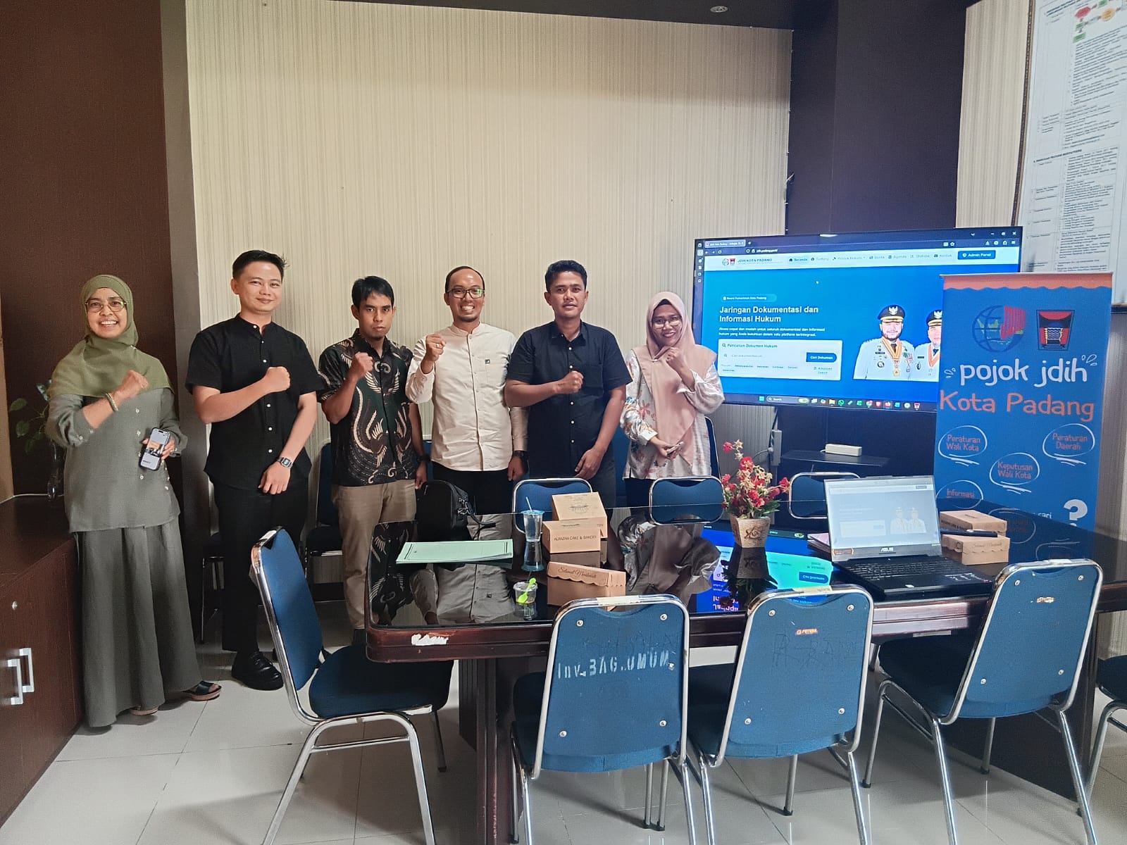 Sharing Informasi dan Studi Tiru Pengelolaan JDIH ke Bagian Hukum Kota Padang